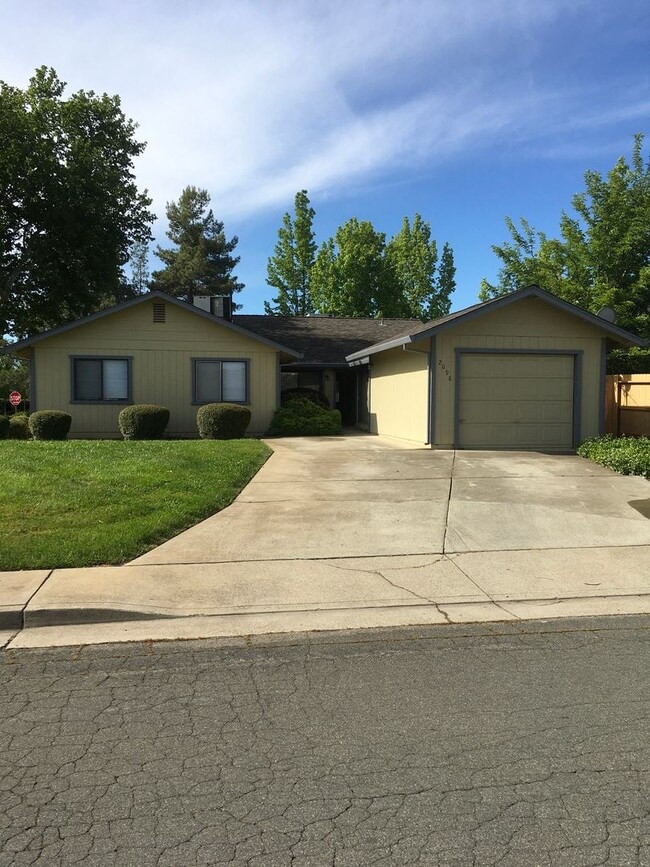 Building Photo - 2098 Fancy Oaks Dr