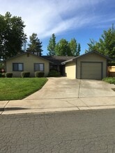 Building Photo - 2098 Fancy Oaks Dr