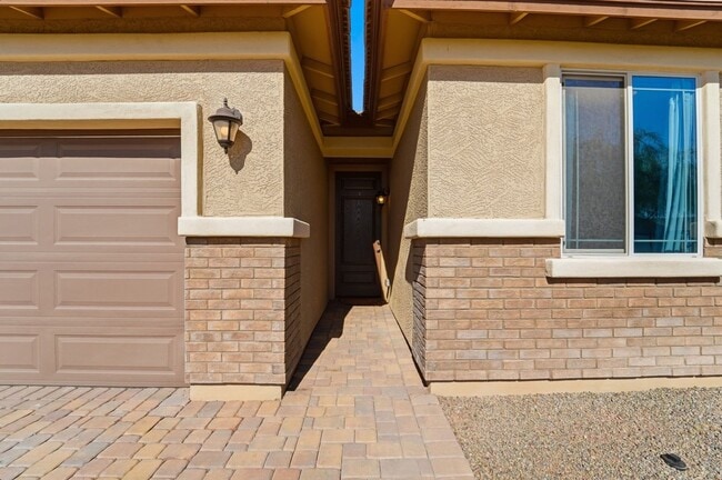 Building Photo - Modern Surprise Home with 3-Car Garage and Designer Upgrades