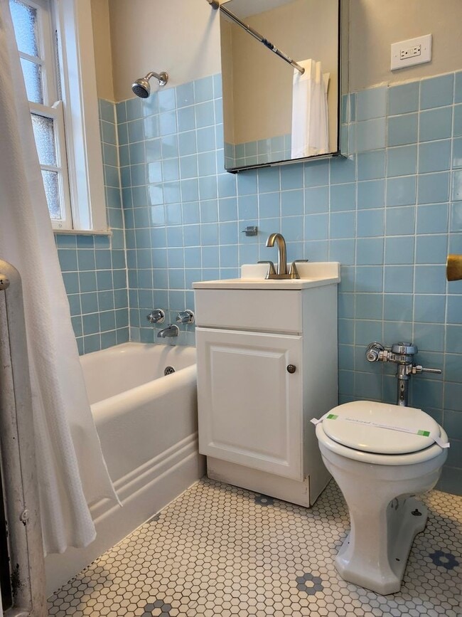 Foto del edificio - Beautiful Edgewater Efficiency Studio ~ He...