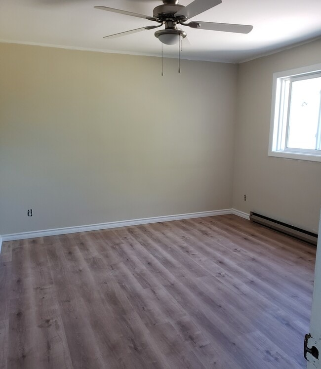 Building Photo - 365 Weller Ave