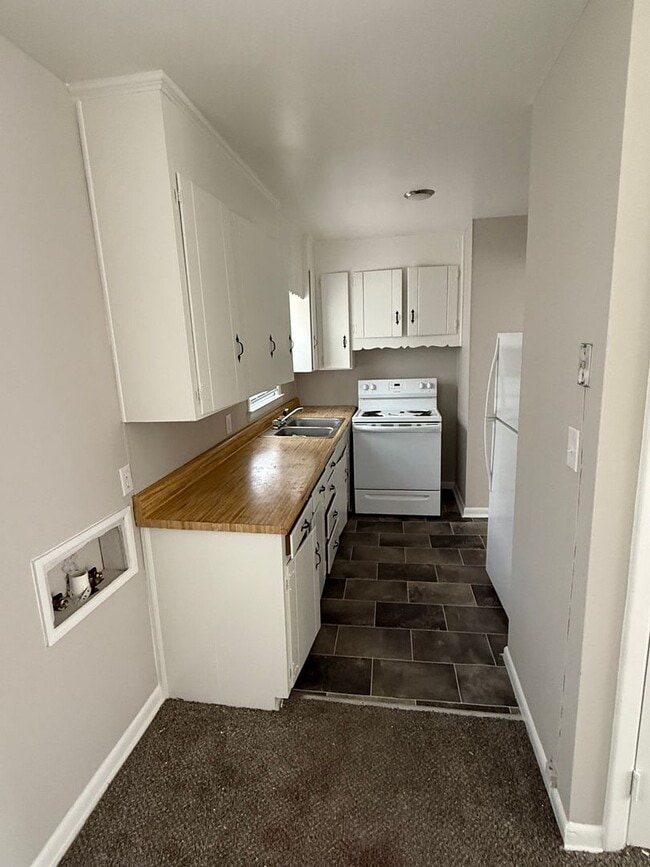 Building Photo - Charming 3-Bedroom Home in Spring Lake, NC