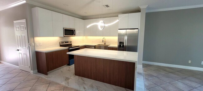 Foto del edificio - 728 SE 14th Ct