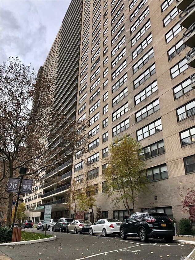 Foto principal - 142 West End Ave