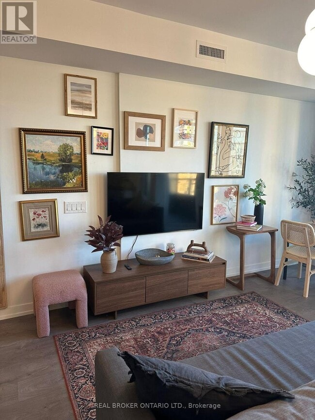 Photo du bâtiment - 270 Dufferin St