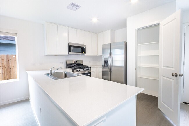 Foto del edificio - 15724 Plum Brk Dr
