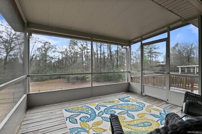 Foto del edificio - 215 Winchester Way