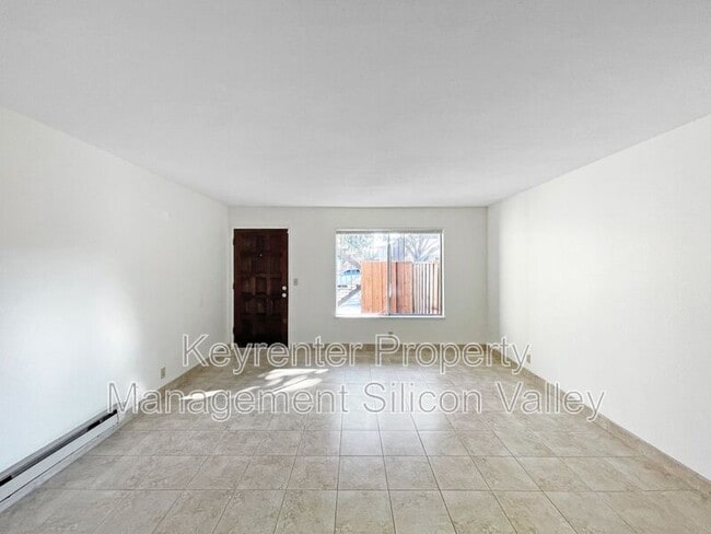 Foto del edificio - 889 Canfield Ct