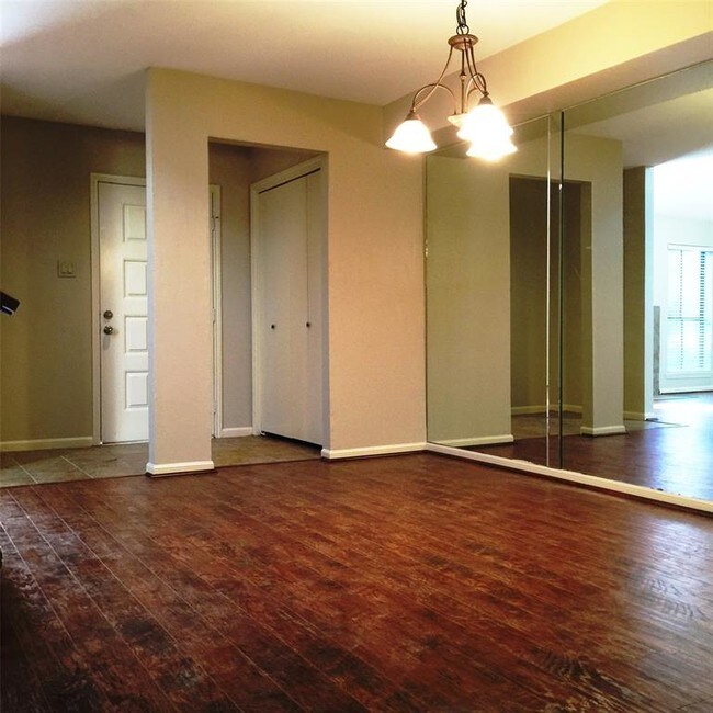 Building Photo - 13435 Parkway Blvd