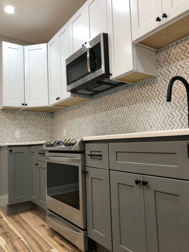 Lots of Counterspace - 1848 N 23rd St