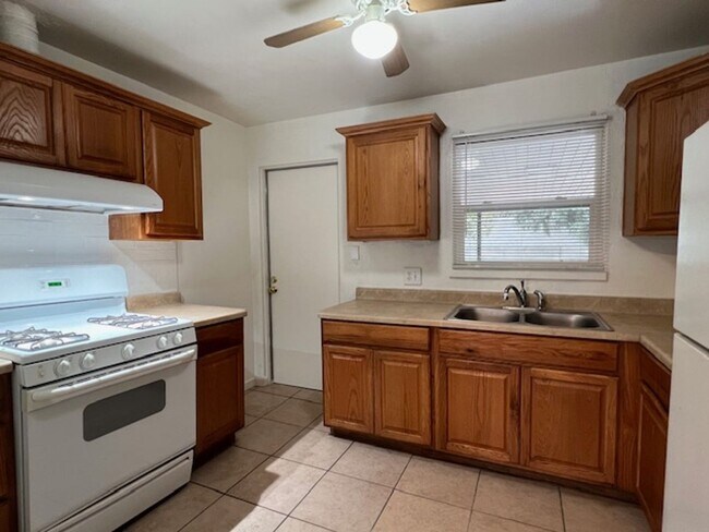 Foto del edificio - 2512 Edwards Ave