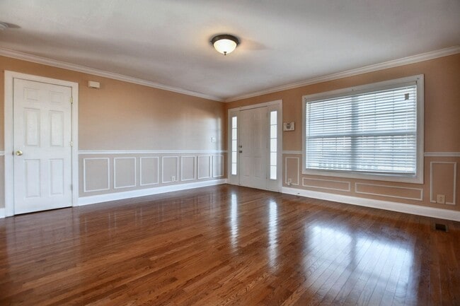 Foto del edificio - Pet Friendly Three Bedroom with Bonus!