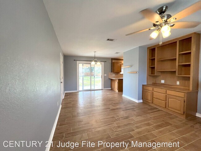 Foto del edificio - 2 br, 2 bath House - 408 W. Morton Street
