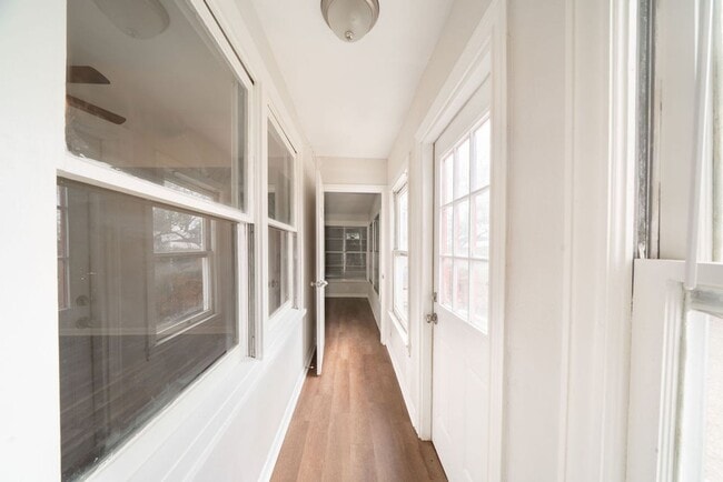 Foto del edificio - LAWN CARE INCLUDED! Updated 3-Bedroom Home with Detached Garage & Fenced Yard