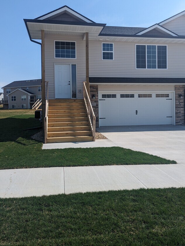 622 Hillside Dr, Tiffin, IA 52340 House Rental in Tiffin, IA