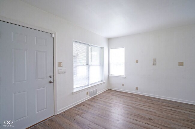 Foto del edificio - 5159 E 16th St