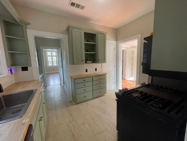 Foto del edificio - Highland Charmer! Come see Today!