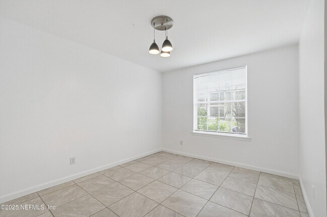 Foto del edificio - 4329 Plaza Gate Ln S