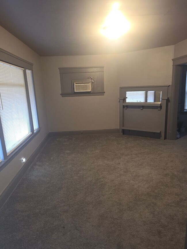 Building Photo - Spacious 4BR Apartment home in Cleveland