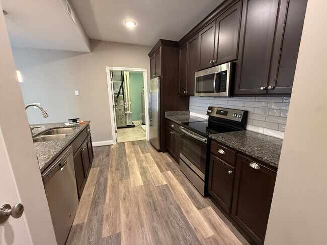 Foto del edificio - Beautiful 2 Bedroom 2 Bath Condo in Middle...