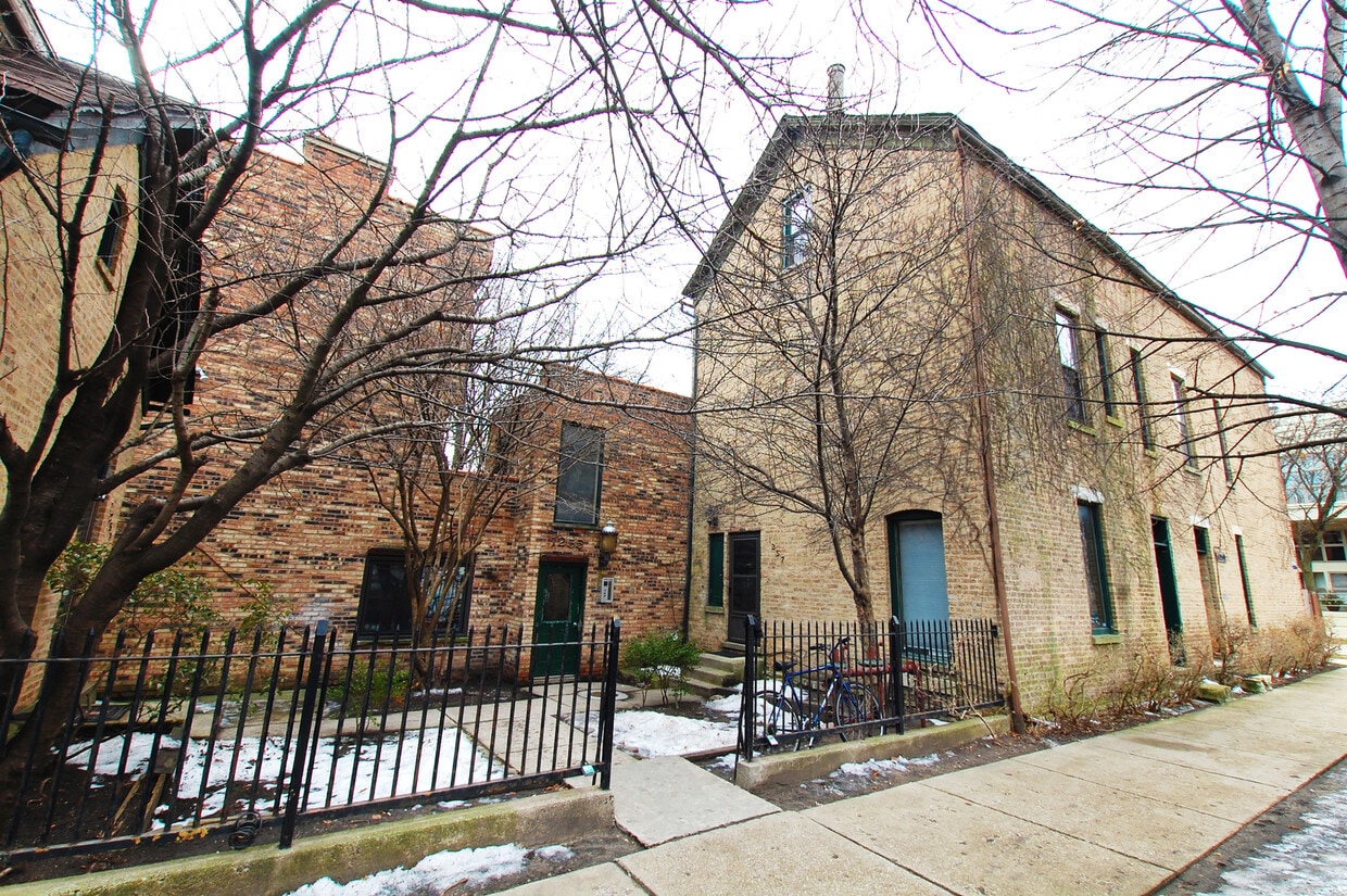 Primary Photo - 1251 W Belden Ave