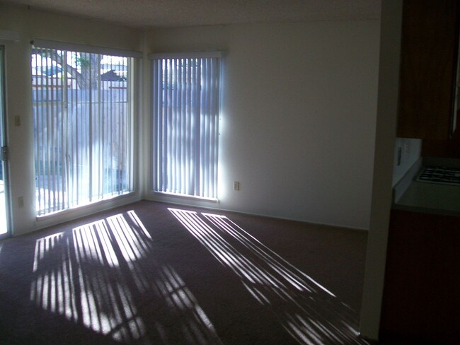 Building Photo - 3 br, 2 bath House - 1751 Hermes St.