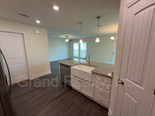 Foto del edificio - 4393 Village Oak Ln
