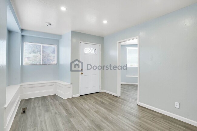 Building Photo - 401 1st St