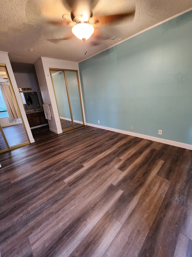 Building Photo - 6466 Buena Vista Dr