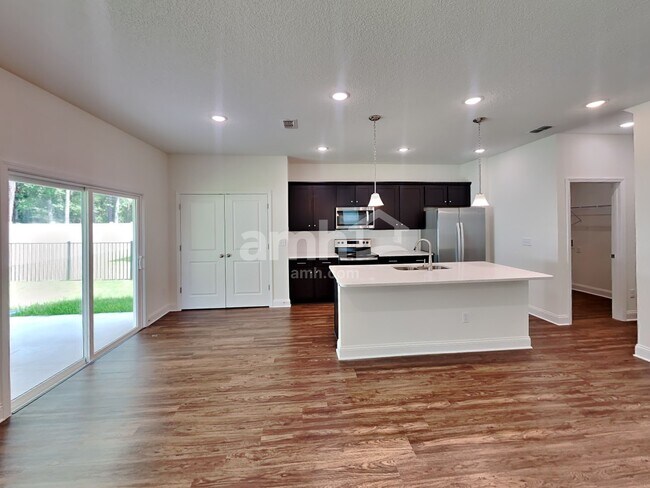 Foto del edificio - 12685 Percy Ln