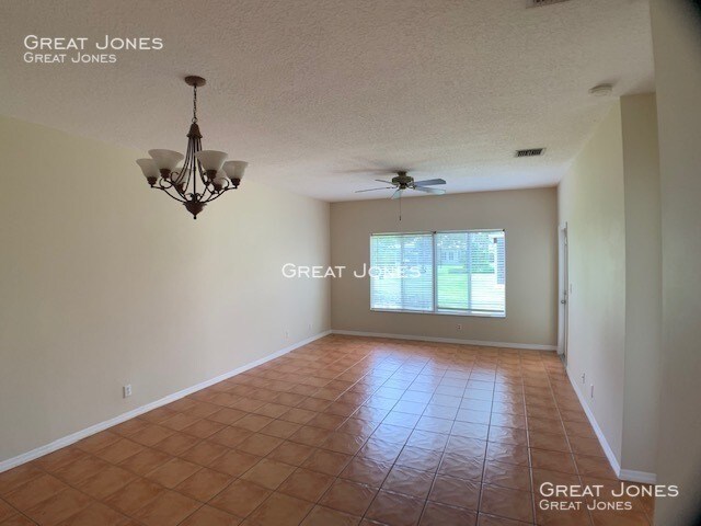 Building Photo - Rare Townhome in Waterways!
