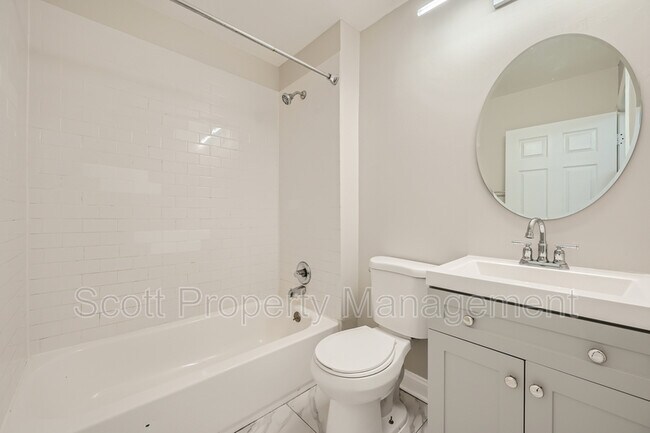 Building Photo - 405 N Loudon Ave