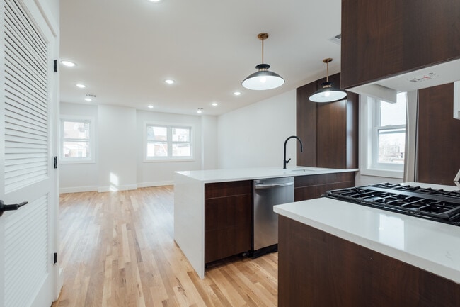 Building Photo - 90 Hollywood Ave