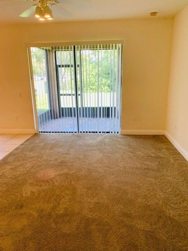 Building Photo - Townhome in La Fortuna, Kissimmee