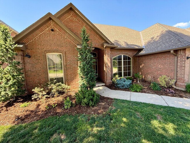 Building Photo - Executive Home in Brookhaven