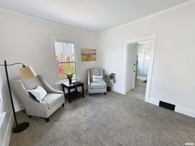 Building Photo - 3 Bedroom Rental in Moline