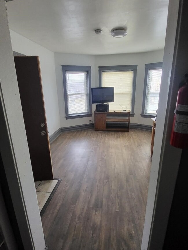 Living room - 1725 Madison St