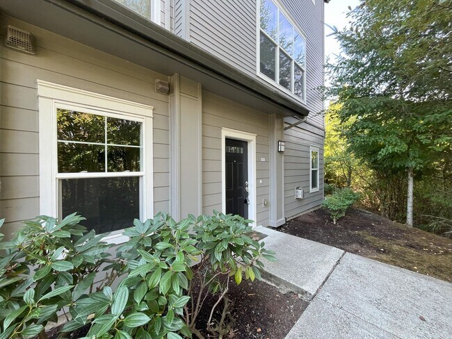 Foto del edificio - Charming Corner Condo with Fireplace, Pati...