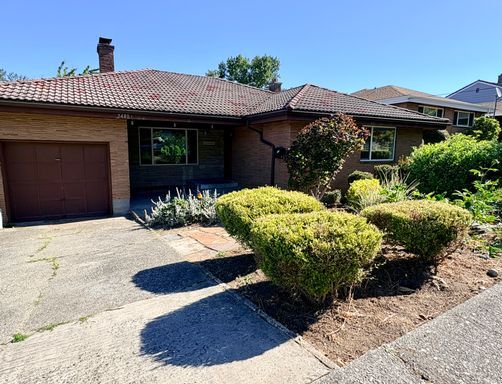 Building Photo - 5 Bed/1.5 Bath Beacon Hill Home with Gorgeous Views!