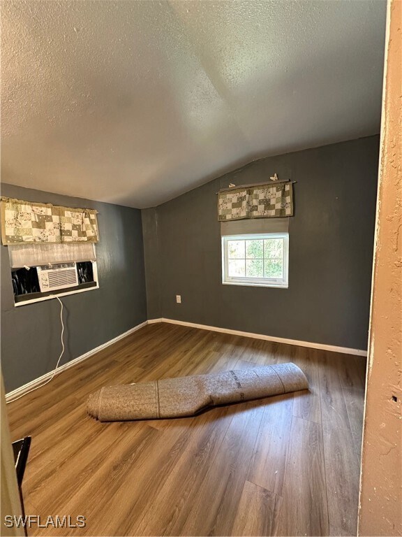 Foto del edificio - 18301 Slater Rd