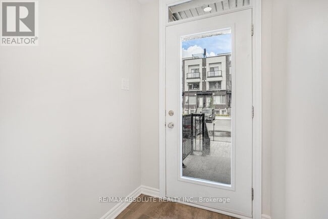 Building Photo - 621 Makwa Private