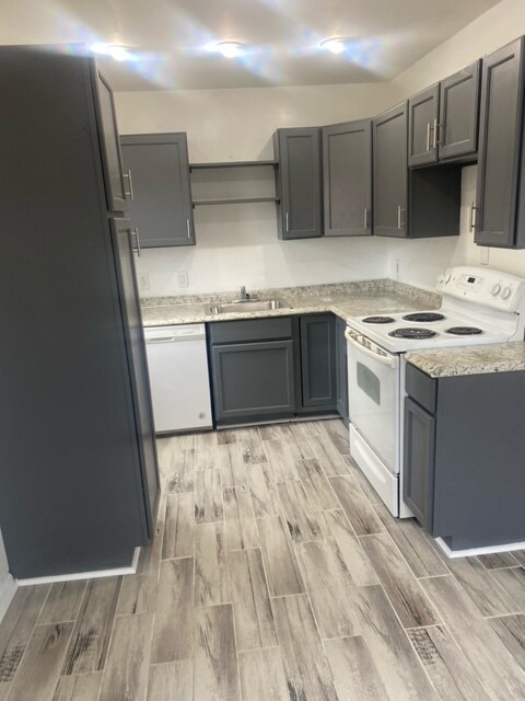 Foto del edificio - 22773 Brittany Ave