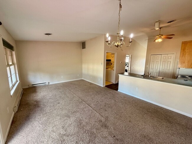 Building Photo - Ranch, 2-bed, 2 bath