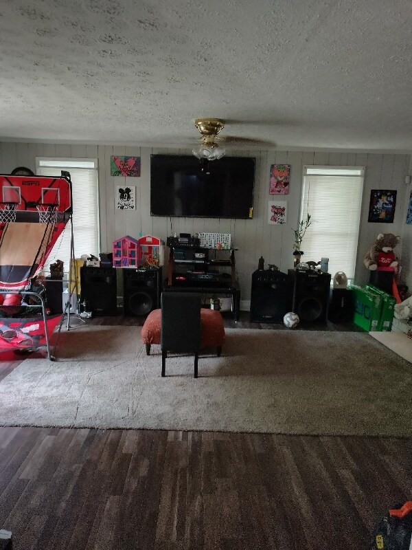 Building Photo - 6543 Bay St