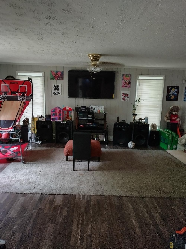 Foto del edificio - 6543 Bay St