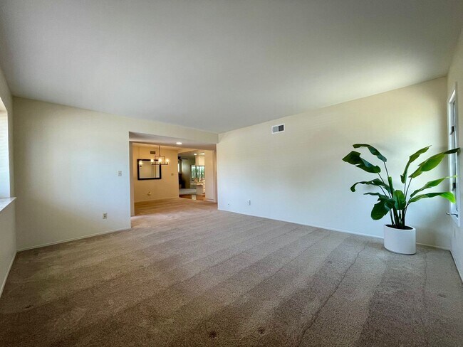 Foto del edificio - Gorgeous 4 Bedroom 2 Bathroom Home in Bonita!
