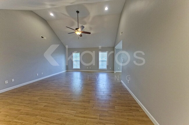 Building Photo - 706 Hickory Ave