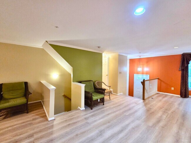 Foto del edificio - Charming 3 BR/2.5 BA Townhome in Silver Sp...