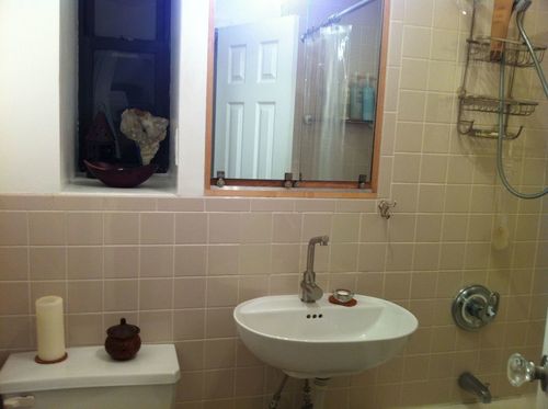 Building Photo - 414 E 10th St