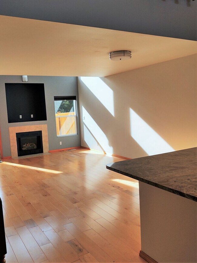 Foto del edificio - 2 Bedroom 2.5 Bathroom Townhouse in Silver...